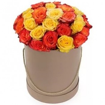 Желтые, оранжевые розы в цветочной коробке (25 шт)