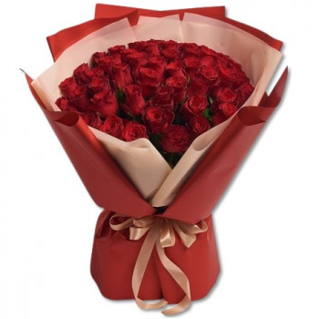 45 красных роз в роскошной упаковке. 40 см