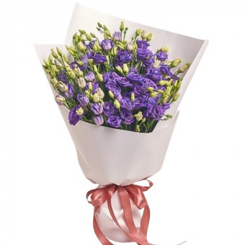 15 фиолетовых лизантусов в красивой упаковке